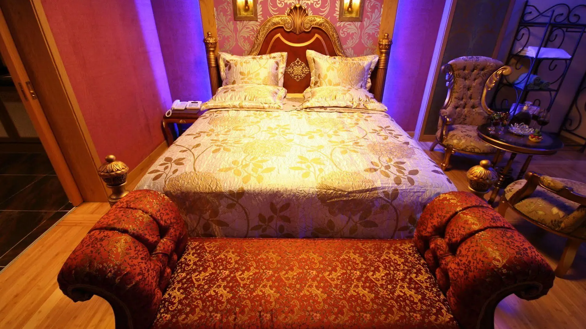 Palm Valley Resort Согвипхо