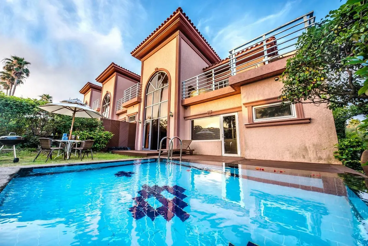 Palm Valley Resort Согвипхо